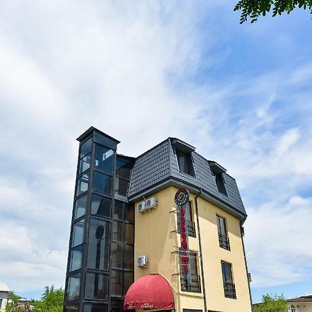 Central Hotel 츠할투보 외부 사진