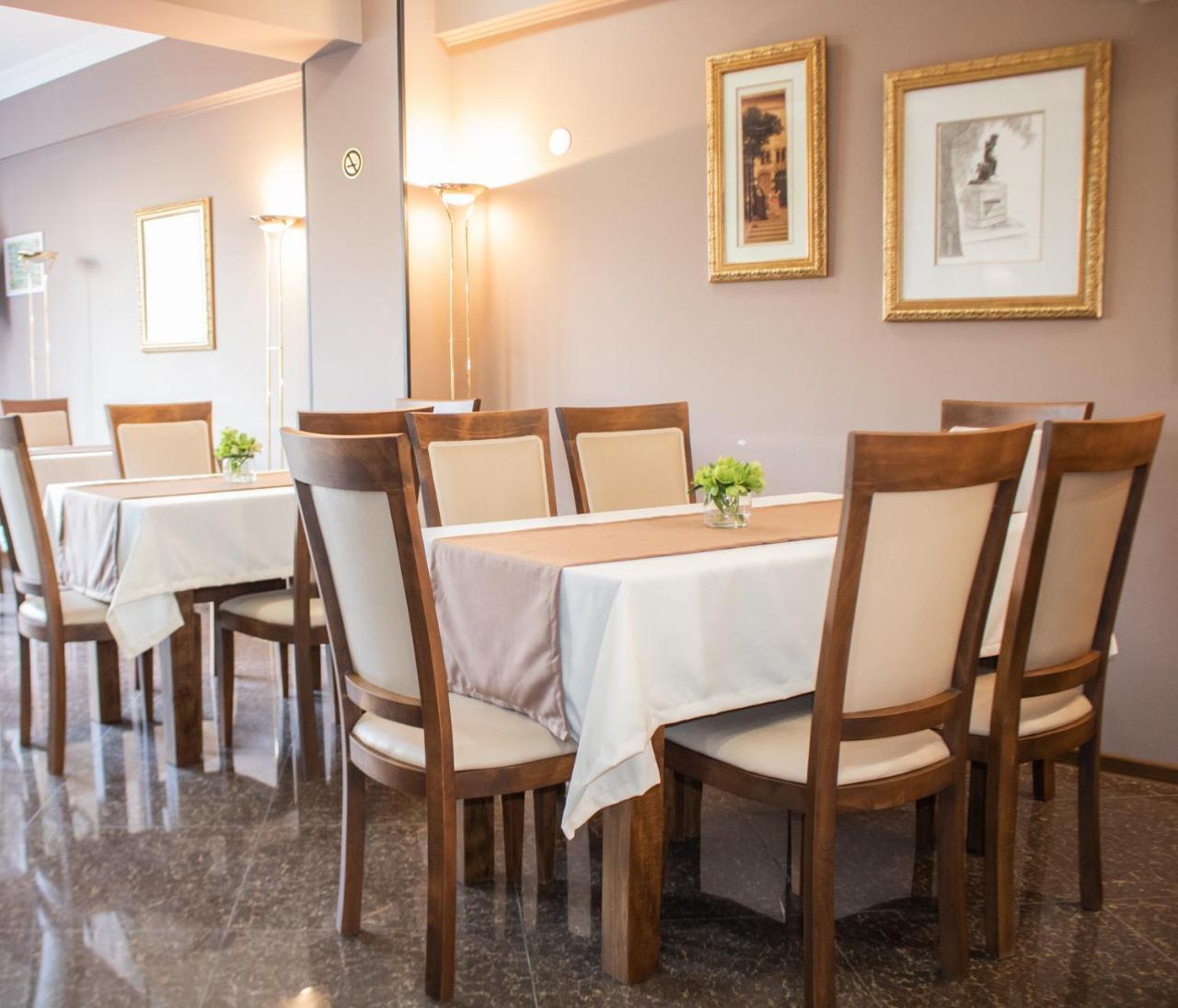 Central Hotel 츠할투보 외부 사진